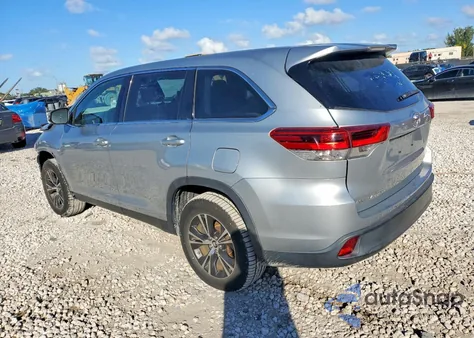2019 Toyota Highlander Le z USA, uszkodzony, nr VIN 5TDZARFH4KS045724